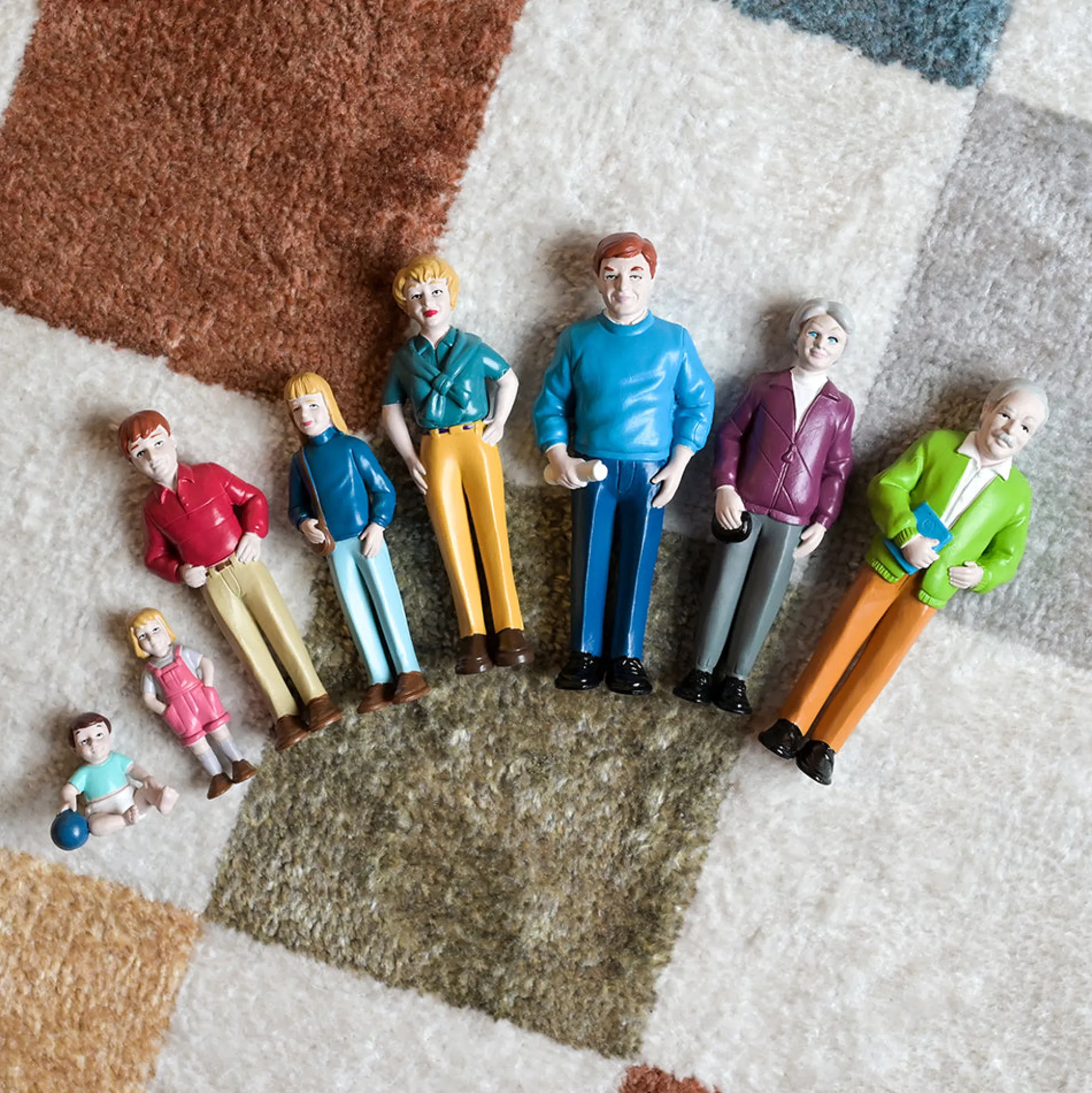 Caucasian Pretend Play Vinyl Family Figurines | 8 Piece Set