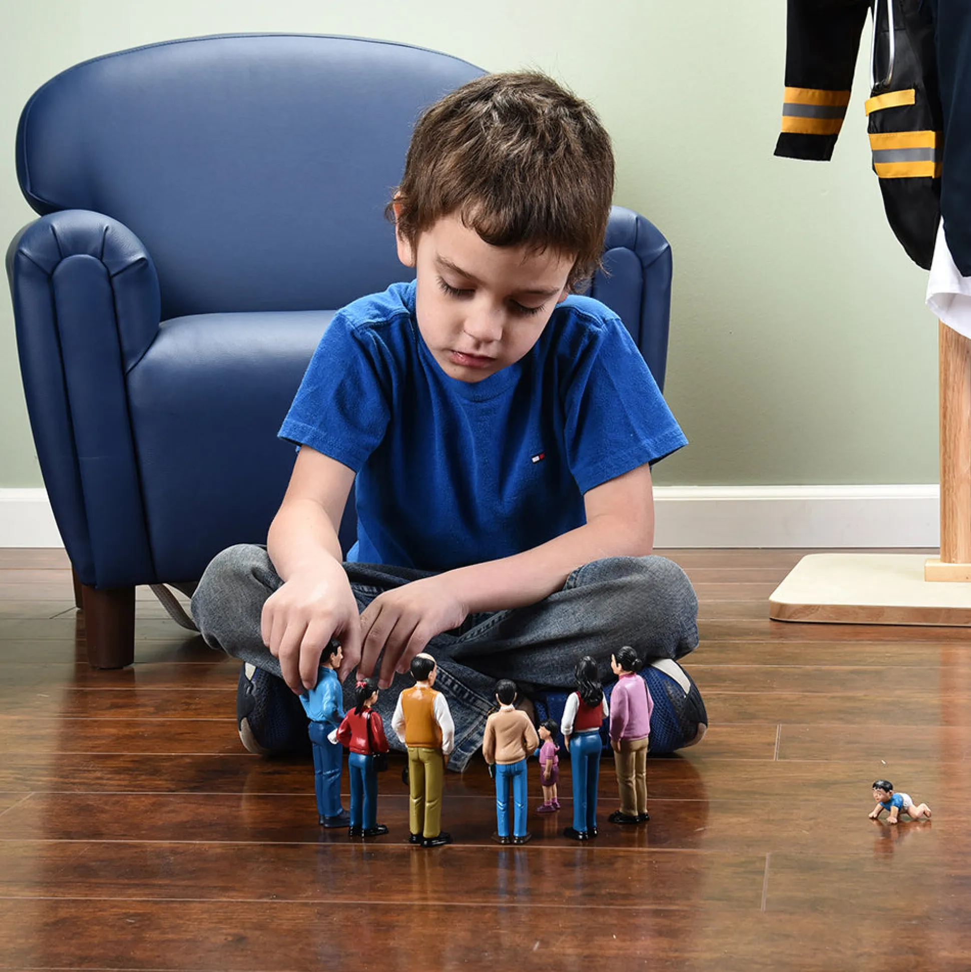 Hispanic Pretend Play Vinyl Family Figurines | 8 Piece Set